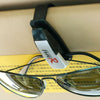 TYPER. Clip-soporte de automóvil para gafas de sol.